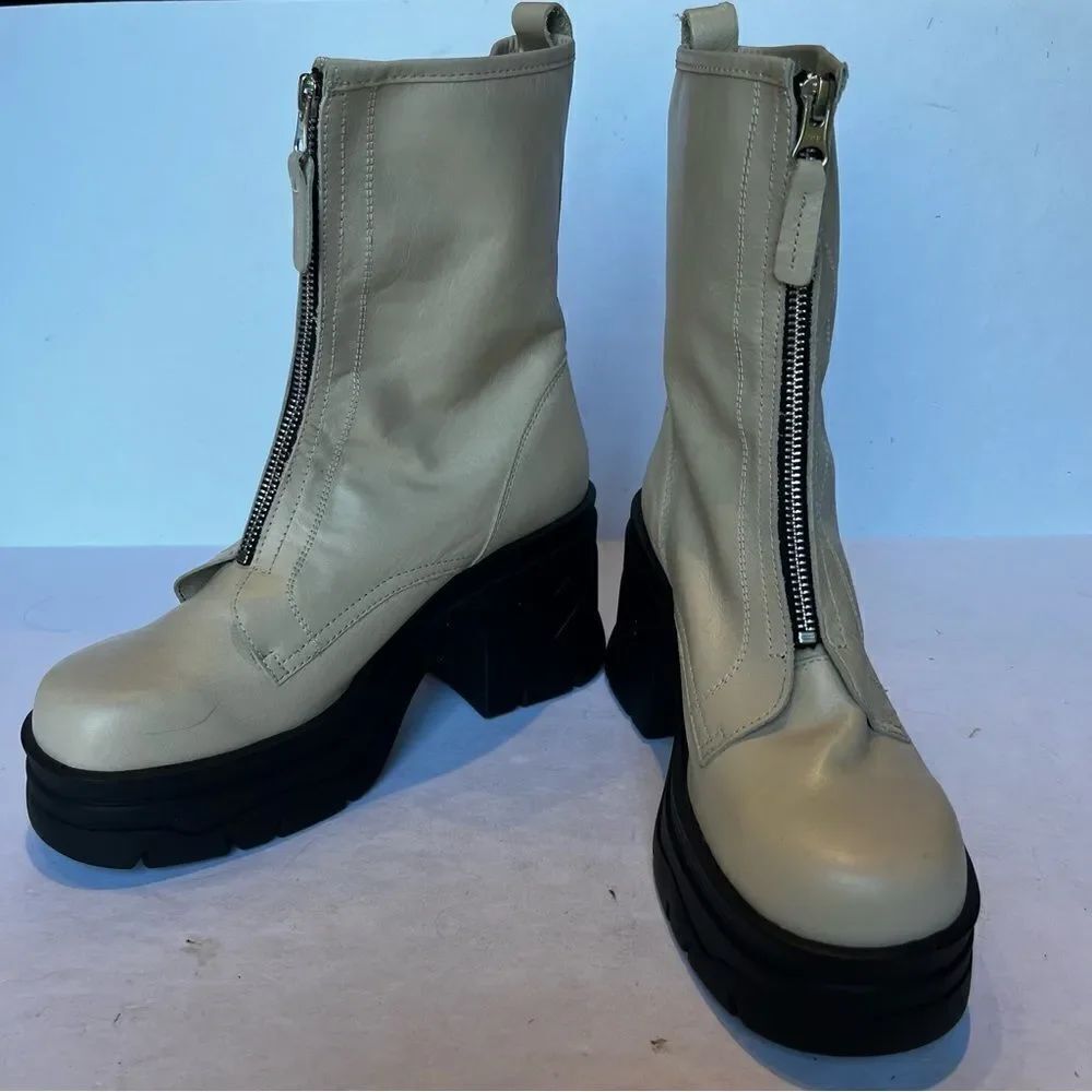 Free People Women's Myles Zip Front Leather Heeled Boots Ivory Size 9 Chunky